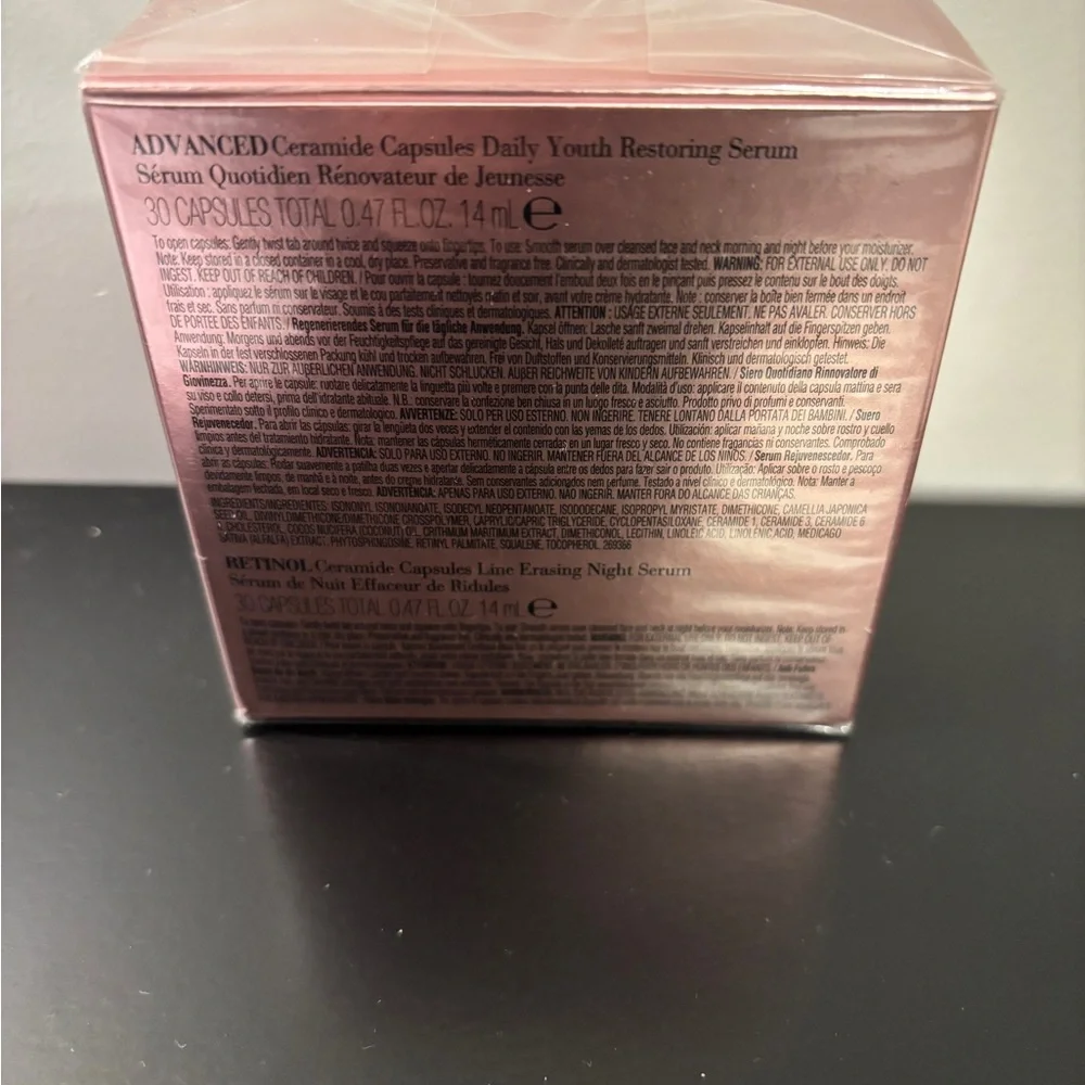 Elizabeth Arden Ceramide Capsules in Gold and Pink - Picture 3 of 3